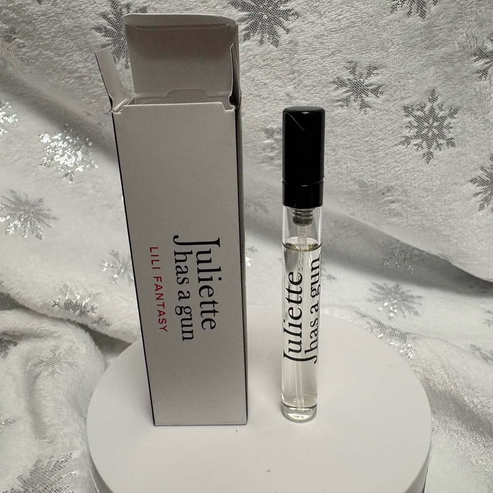 Juliette Has a Gun LILI FANTASY Eau De Parfum Spray 0.17 fl/5ml Travel Spray NIB